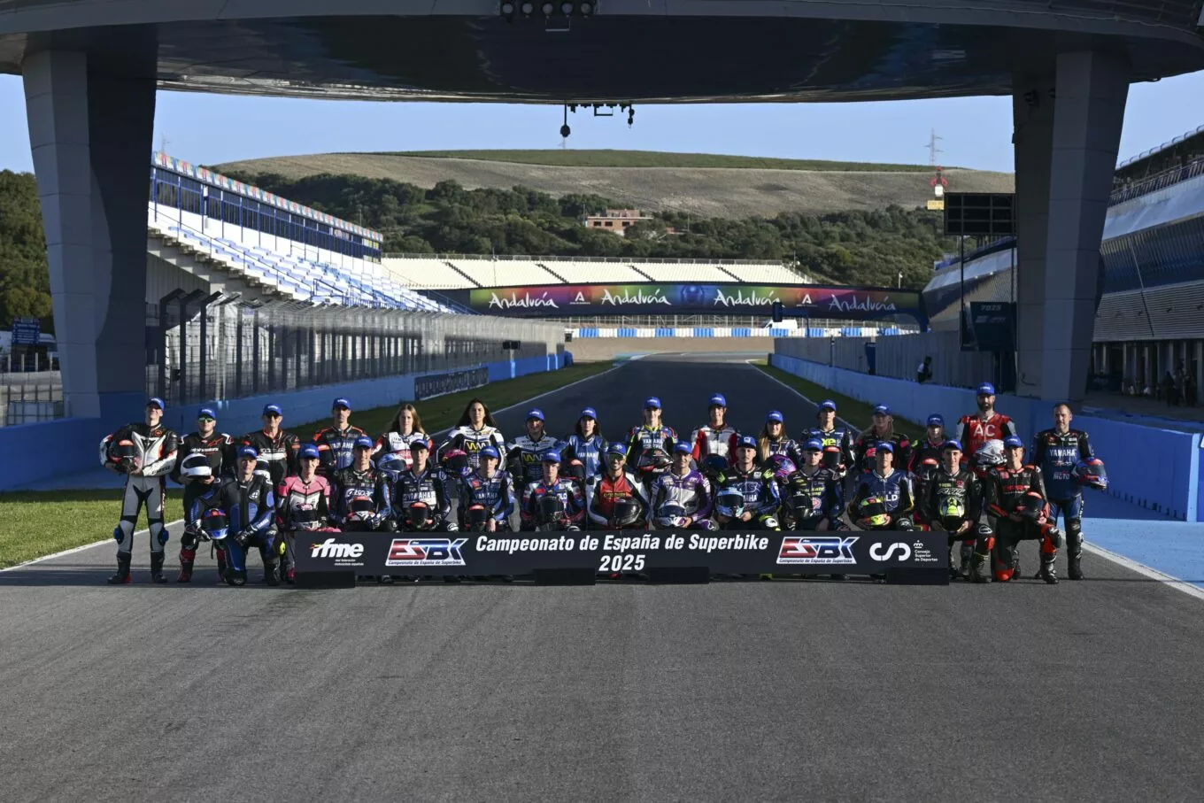 Parrilla de pilotos de la Yamaha R7 Cup del ESBK 2025 en Jerez