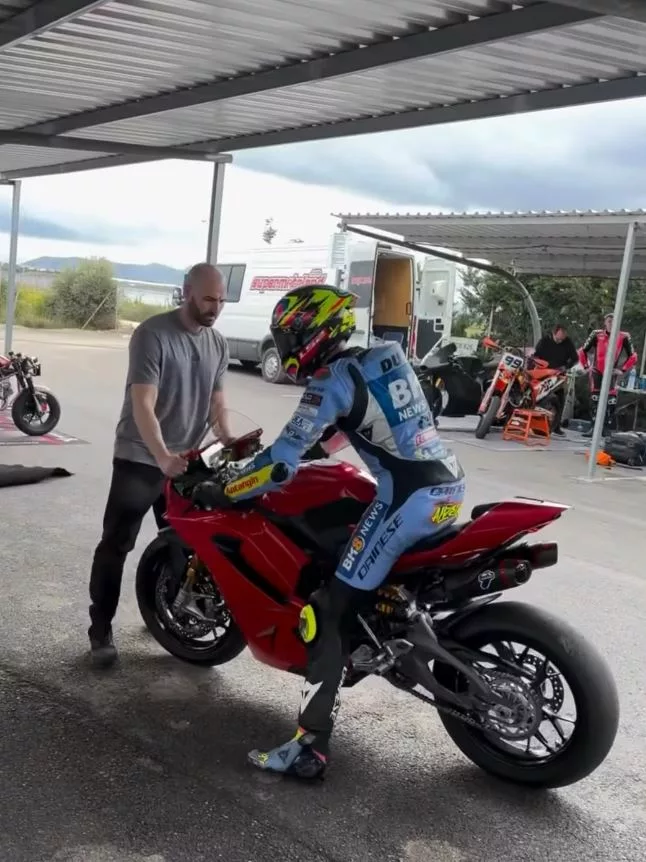 Fermín Aldeguer sobre una Ducati durante su jornada en Yepes
