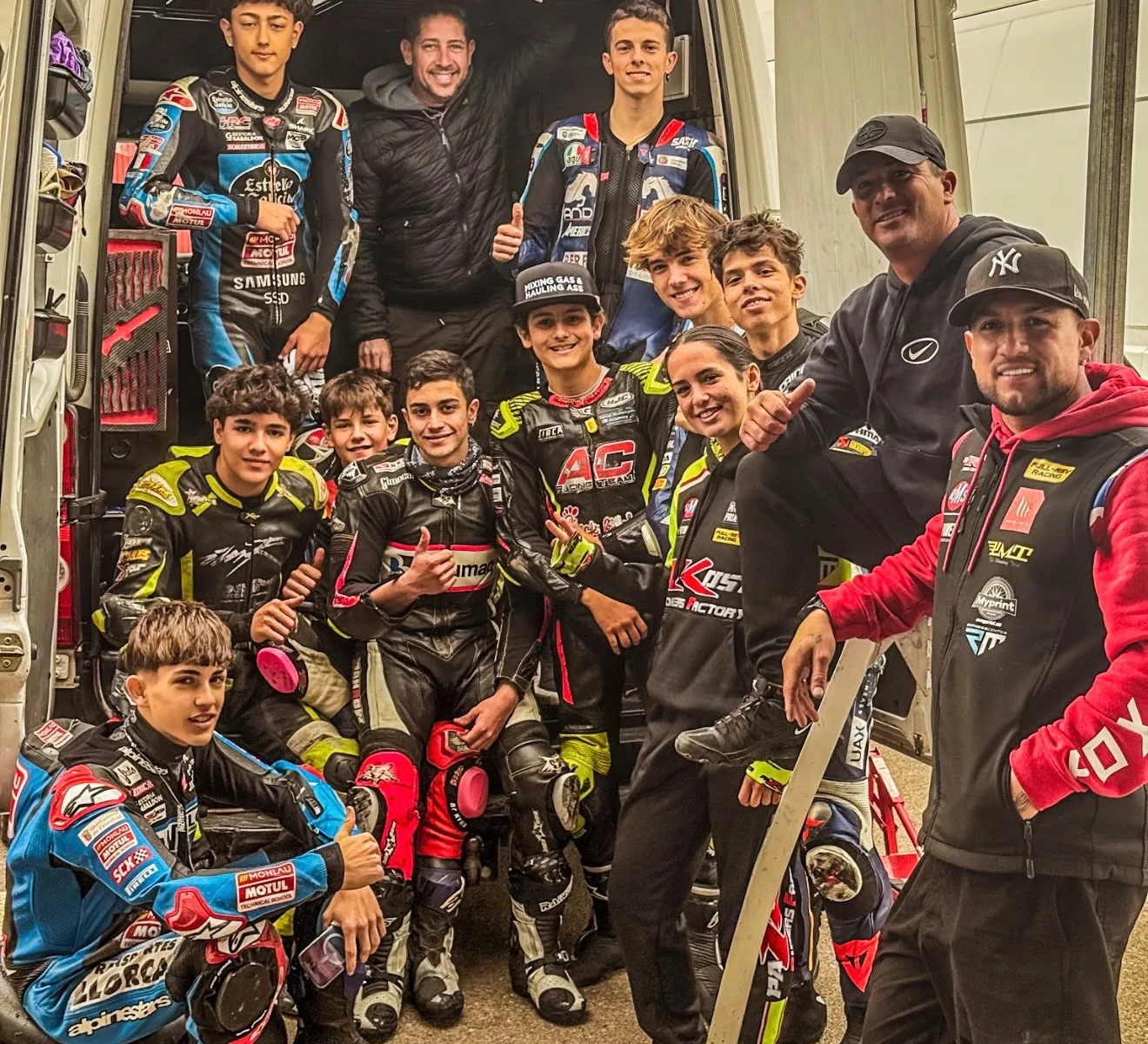 Grupo de pilotos de Pakosta Riders Factory en Circuito Yepes Motor